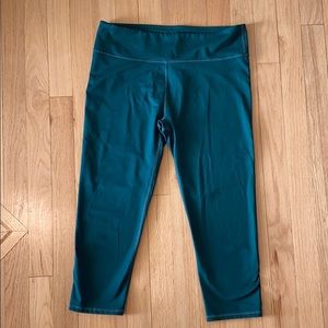 Fabletics Teal Green Capri Leggings Medium